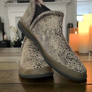 Taryn Rose Snakeskin Ankle Booties Sz 8.5